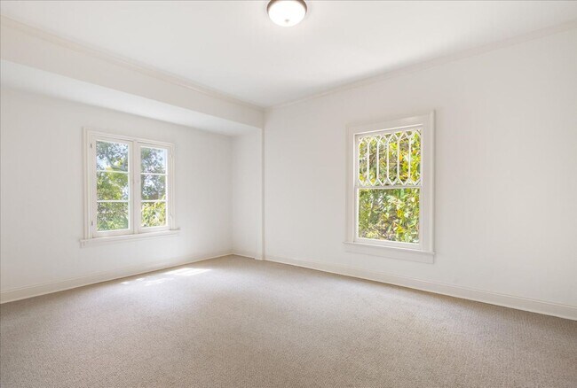 Building Photo - Emmet Terrace Triplex