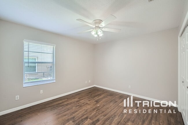 Building Photo - 854 Christina Cir