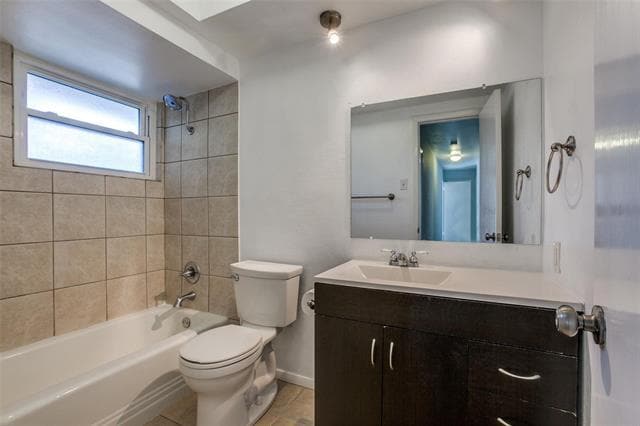 Building Photo - 823 Wisteria Way