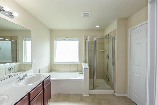 Building Photo - 18402 Each Elm Way