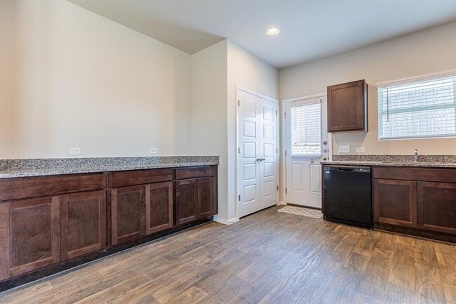 Building Photo - 373 Jade St