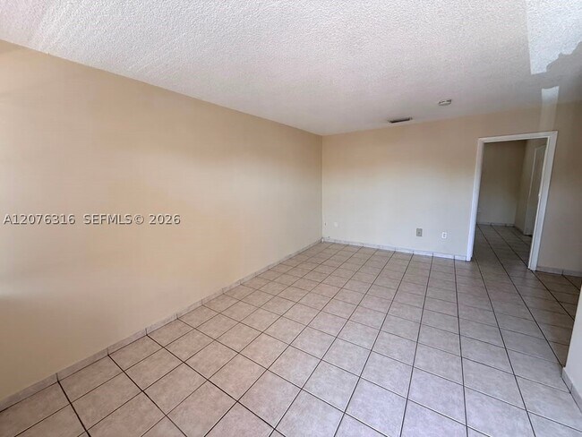 Building Photo - 1154 W 35th St