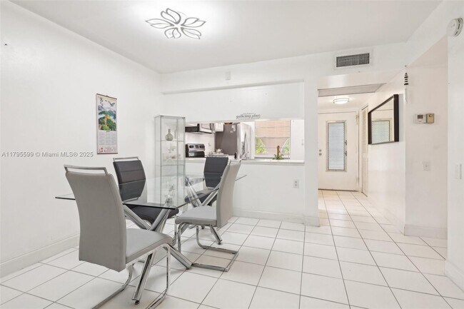Building Photo - 1210 Bahama Bend