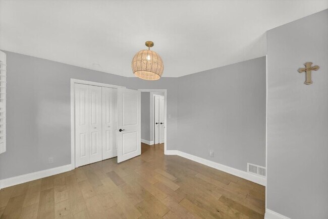 Building Photo - 10523 Howard Ave