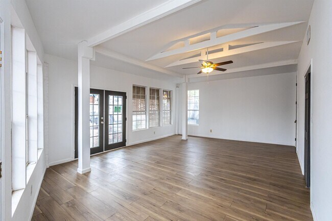 Building Photo - 1420 Corpus Christi St