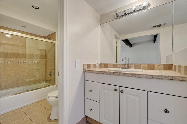 Building Photo - 760 E Coco Plum Cir