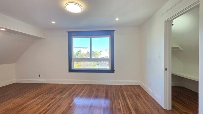 Building Photo - 1590 Underwood Ave