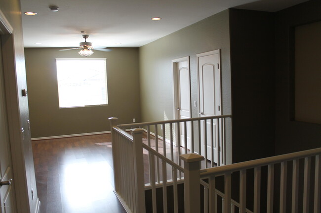 Building Photo - 9059 W Red Fox Rd