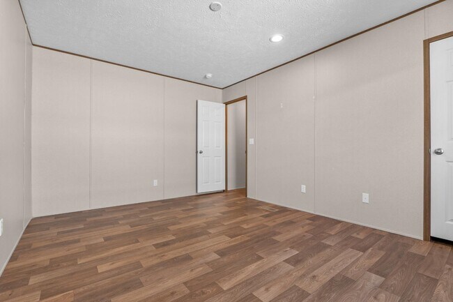 Building Photo - 600 Ermine Rd