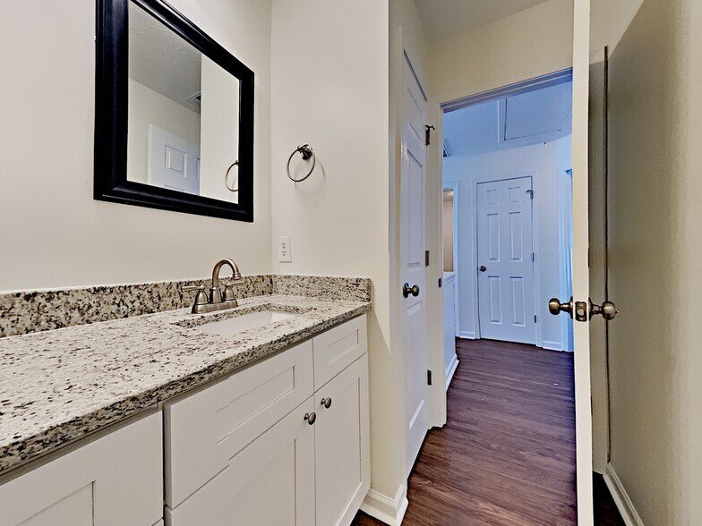 Building Photo - 76 Parkmont Ct