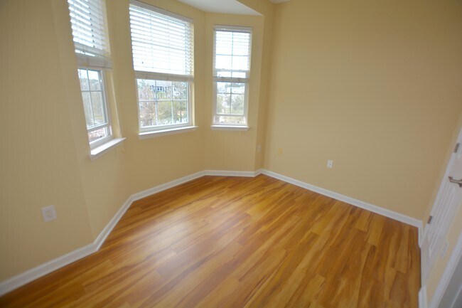 3rd BR/study w bay window - 1499 Cambridge Lakes Dr