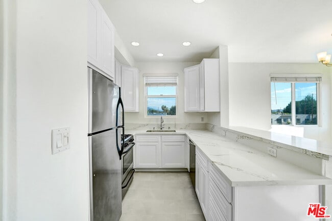 Building Photo - 5430 Bellingham Ave