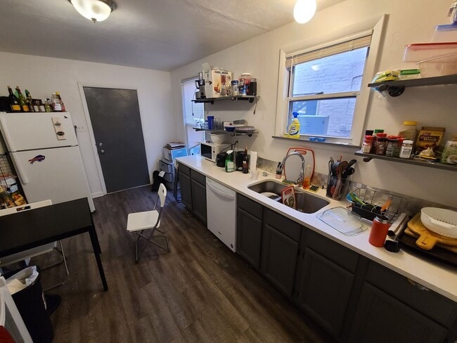 Building Photo - SPACIOUS 4 BEDROOM IN THE HEART OF OAKLAND - AVAILABLE FOR AUGUST