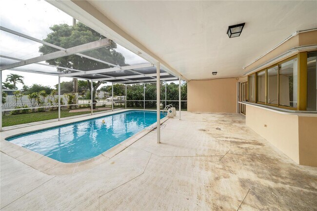 Building Photo - 5524 Cleveland St