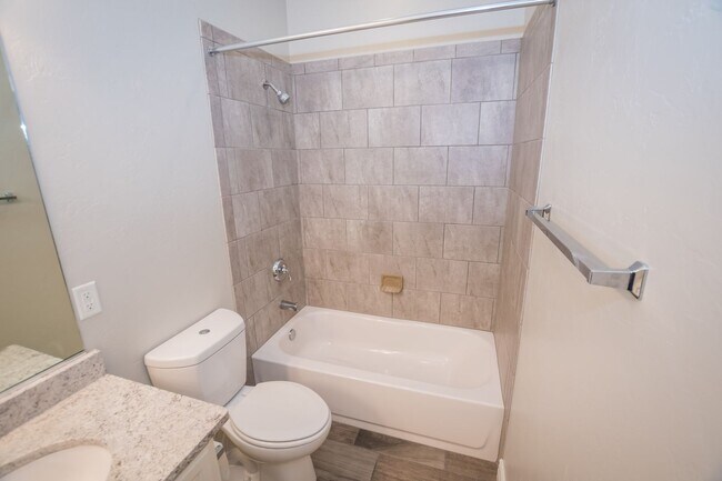 Building Photo - Executive home in The Estates at Holiday! ...