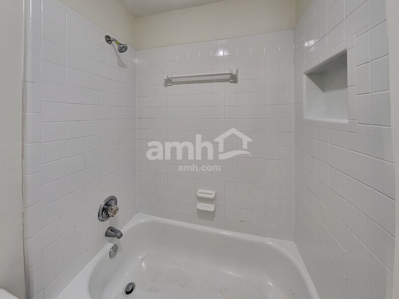 Building Photo - 3987 Fox Glen Dr