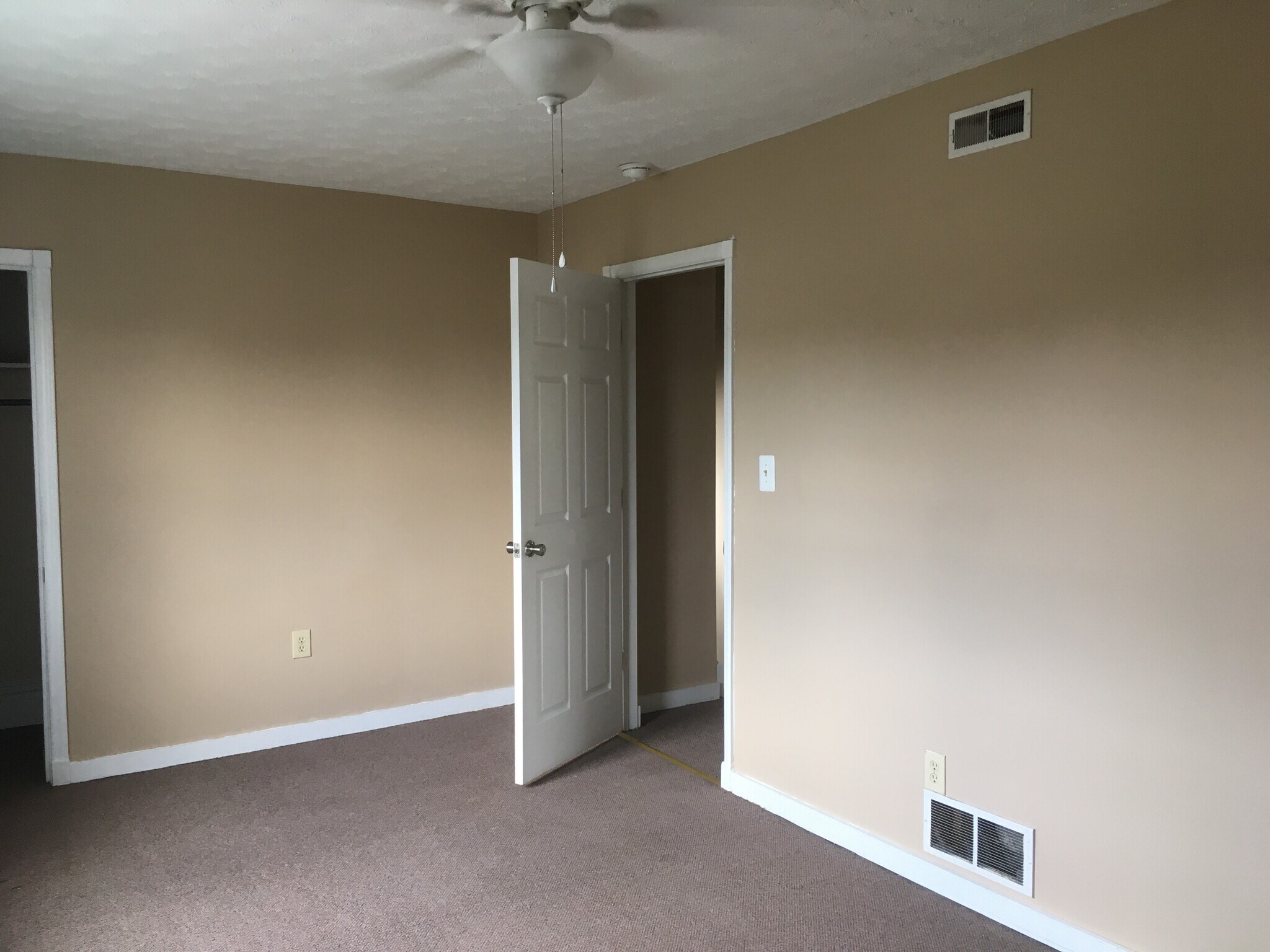 Building Photo - 657 Marion Ct