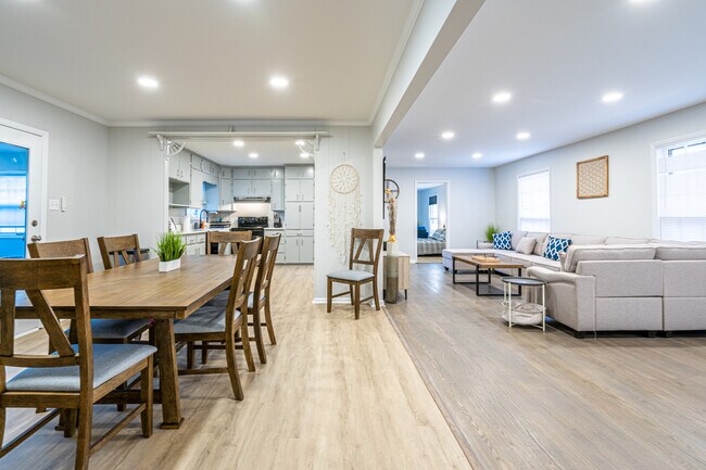 Building Photo - 804 Vestavia Pl SE