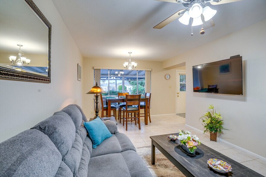 Building Photo - 11662 N Hacienda Dr