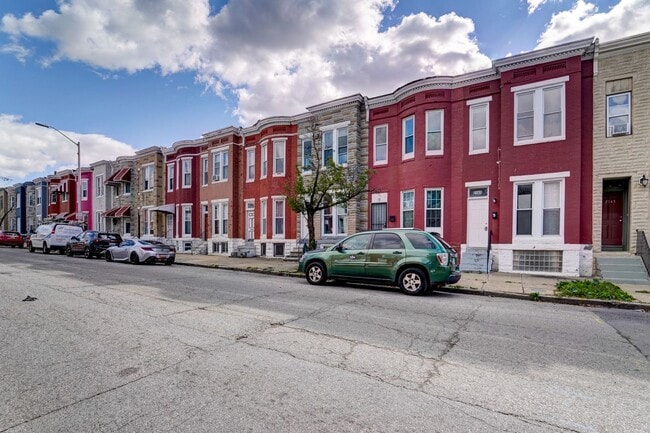 Primary Photo - Beautifully Updated Townhome in Prime Loca...