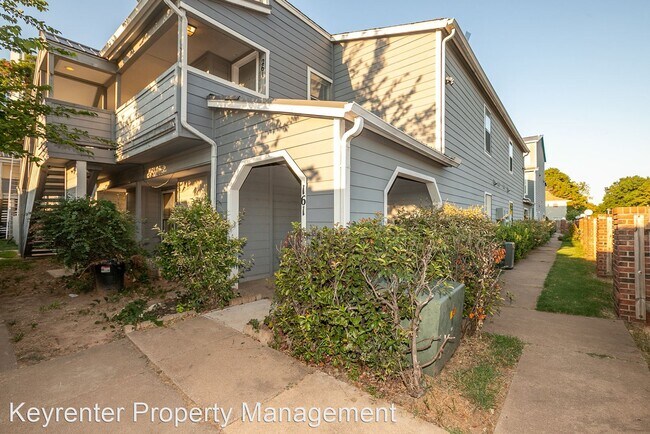 Building Photo - 1 br, 1 bath House - 2421 E 87th St - Unit...