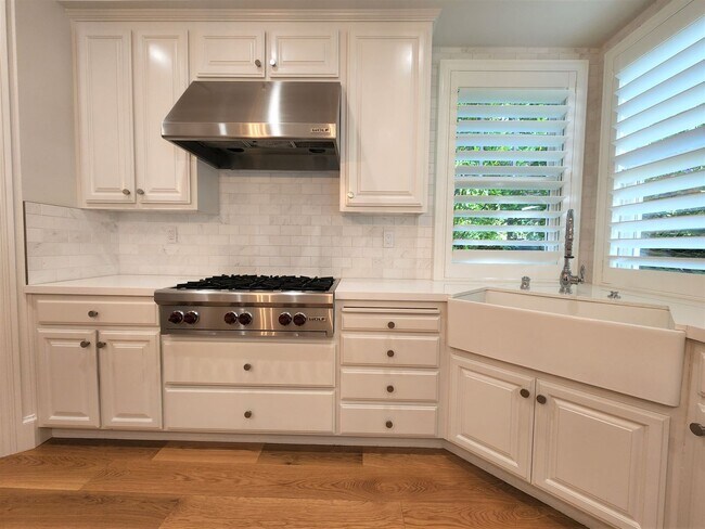 Building Photo - Updated Home Available in Downtown Palo Alto available first week of September!