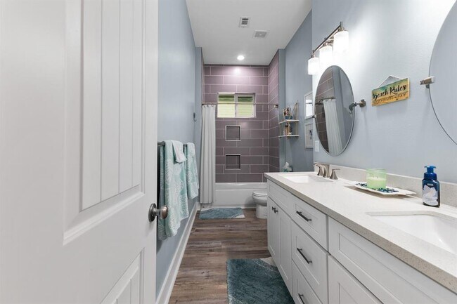 Building Photo - 4111 Isla Del Sol Dr