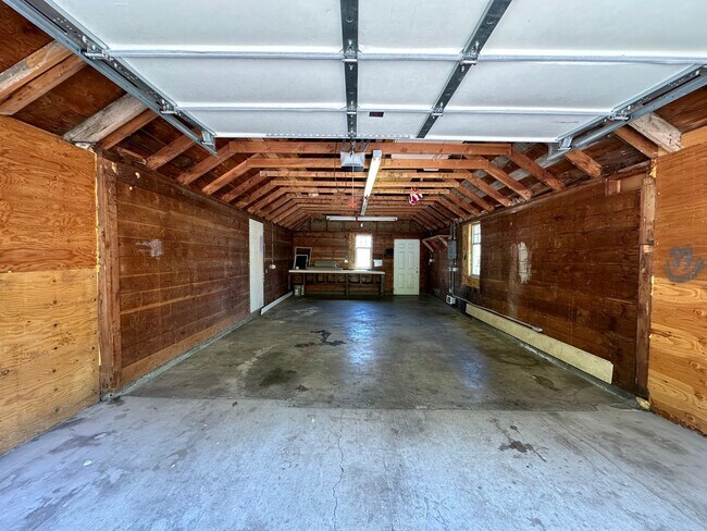 Building Photo - Come Experience the Charm of Cle Elum