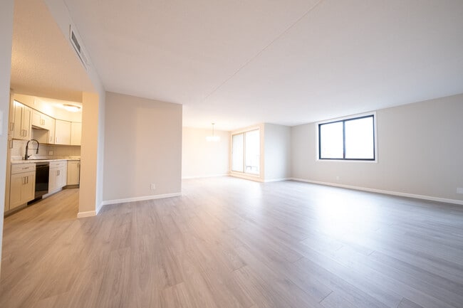 Building Photo - 7200 York Ave S