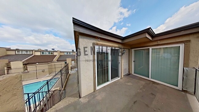 Building Photo - 1 Bedroom  Upstairs Unit in Fullerton - Ne...