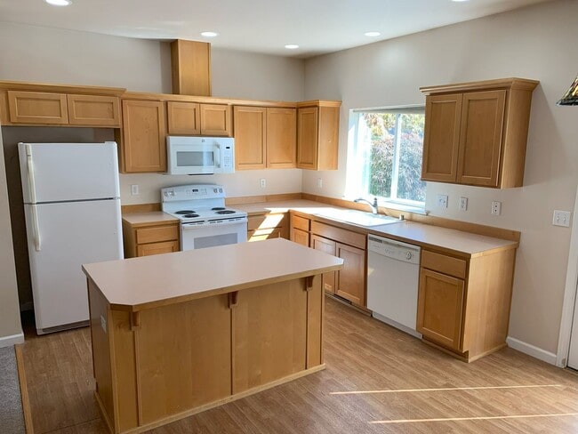 Building Photo - **Sunny Sequim**