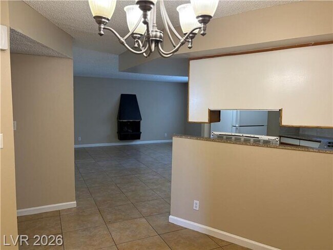 Building Photo - 2080 Karen Ave