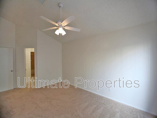 Building Photo - 448 E Topeka Dr