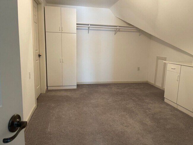 Building Photo - 215 Stoners Glen Ct