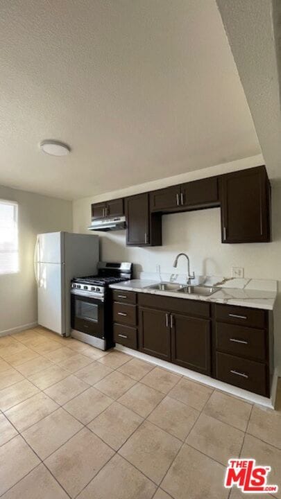 Building Photo - 1240 N Evergreen Ave