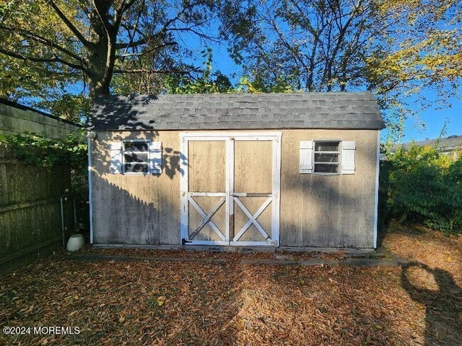 Building Photo - 43 Shoreland Terrace