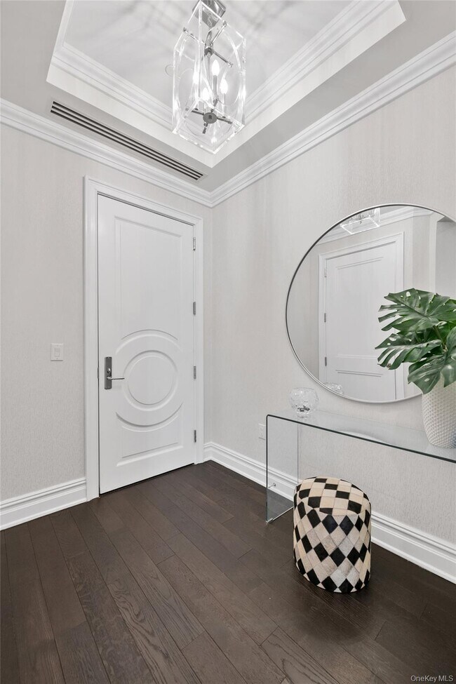 Building Photo - 5000 Royal Ct