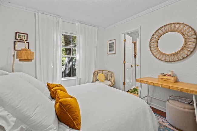 Building Photo - 114 Cedar St