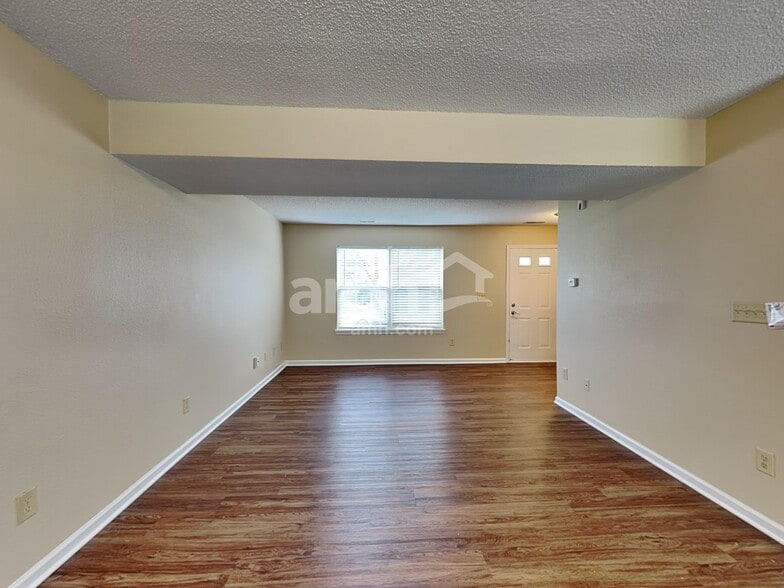 Building Photo - 9017 Stonewall Dr