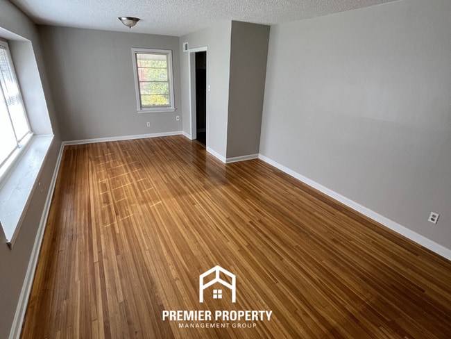 Building Photo - 1508 E.Raines Rd