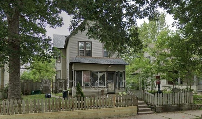 Primary Photo - 2923 N Girard Ave