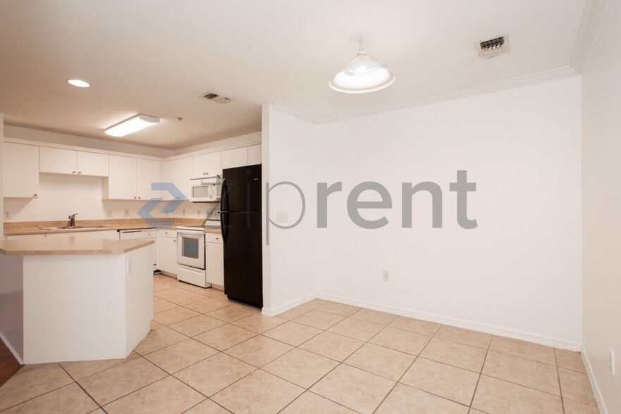 Building Photo - 3591 Kernan Blvd S