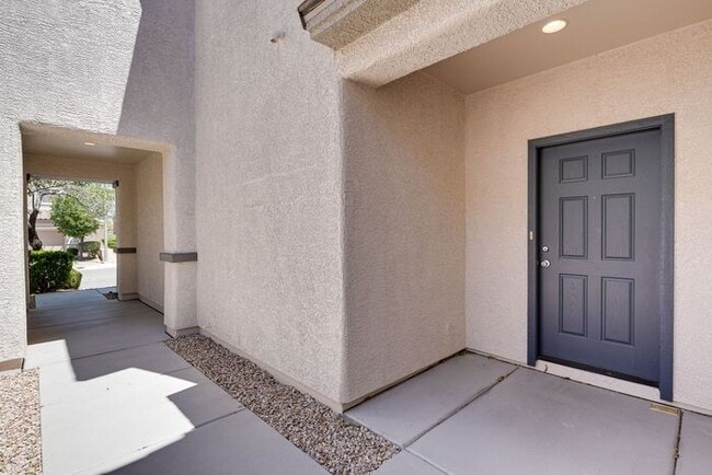 Building Photo - SPACIOUS 3 BEDROOM HOME IN 89044