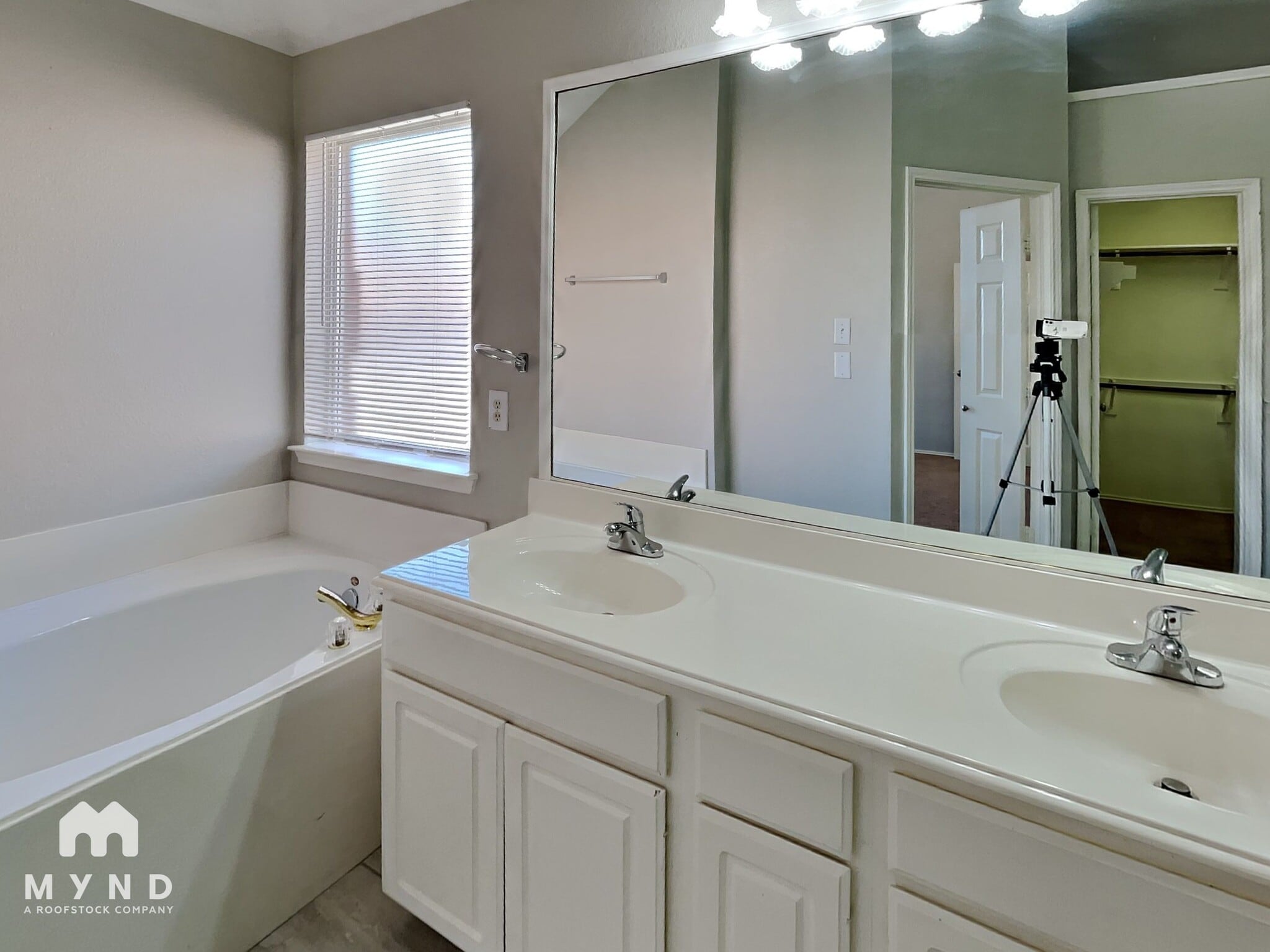 Building Photo - 4611 Basil Dr