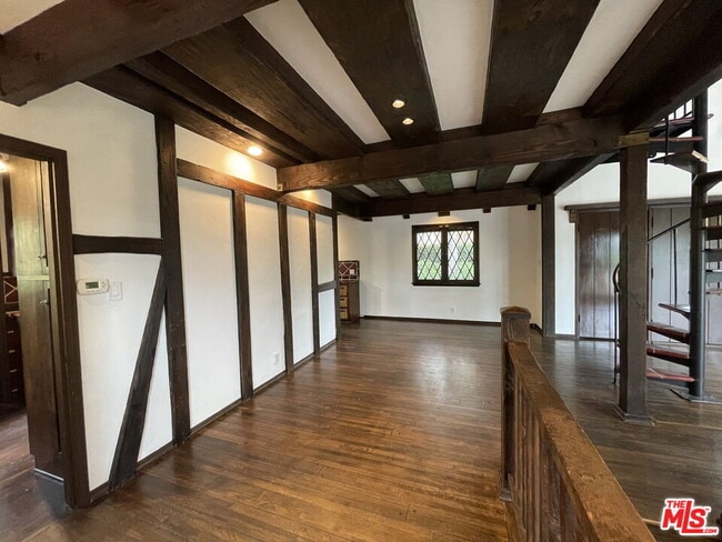 Building Photo - 2667 Lake View Terrace E