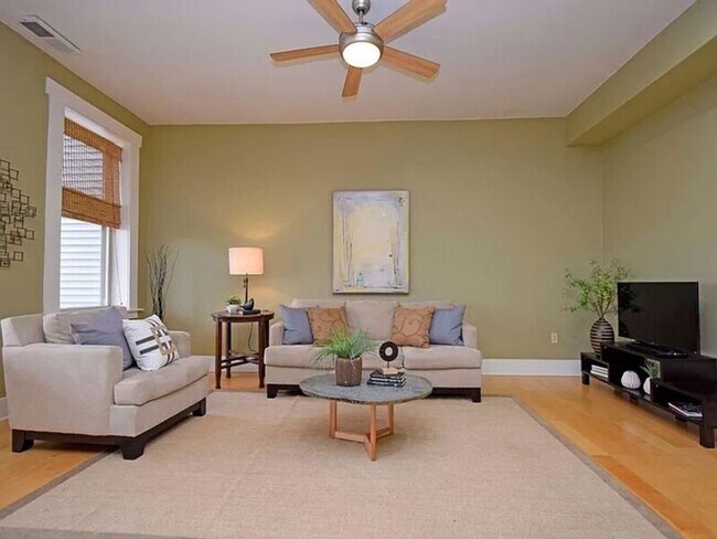 Building Photo - 69 Mulberry St