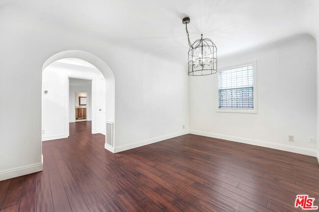 Building Photo - 2315 Cochran Ave