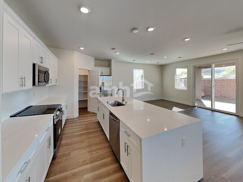 Building Photo - 10359 Beaver Tail St