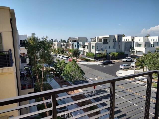 Building Photo - 202 Paramount