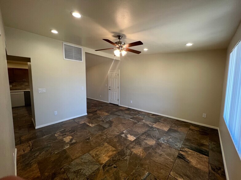 Living Room - 607 N De Medici Pl